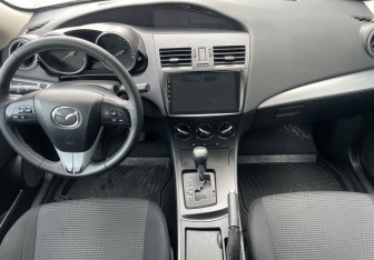 Подержанный автомобиль Mazda 3 Sedan 2012 года (10 фото)