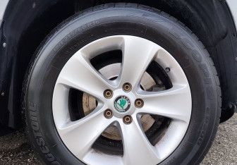 Подержанный автомобиль Skoda Yeti 2011 года (15 фото)