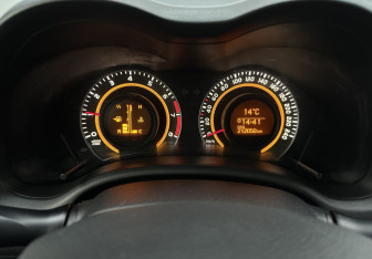 Подержанный автомобиль Toyota Corolla Sedan 2012 года (9 фото)