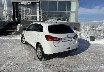 Подержанный автомобиль Mitsubishi ASX 2014 года (7 фото)