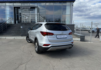 Подержанный автомобиль Hyundai Santa Fe 2015 года (7 фото)