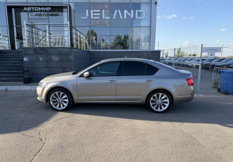 Подержанный автомобиль Skoda Octavia Liftback 2013 года (8 фото)
