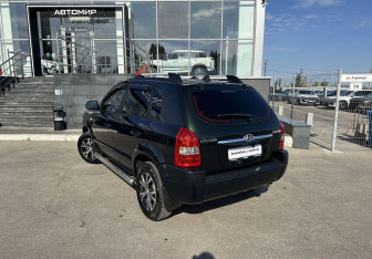 Подержанный автомобиль Hyundai Tucson 2006 года (7 фото)