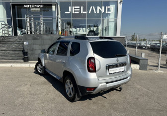 Подержанный автомобиль Renault Duster 2016 года (7 фото)