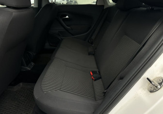 Подержанный автомобиль Volkswagen Polo Sedan 2012 года (12 фото)