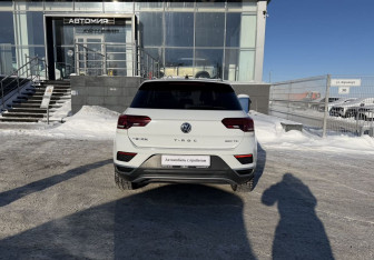Подержанный автомобиль Volkswagen T-Roc 2019 года (6 фото)