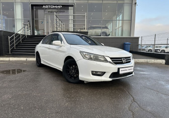 Подержанный автомобиль Honda Accord Sedan 2013 года (3 фото)