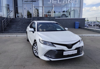 Подержанный автомобиль Toyota Camry Sedan 2020 года (3 фото)