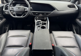 Подержанный автомобиль Geely Tugella 2023 года (10 фото)