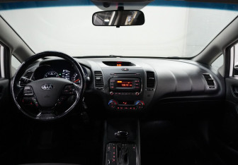 Подержанный автомобиль Kia Cerato Sedan 2019 года (9 фото)