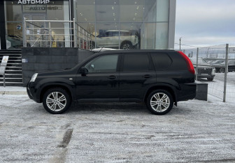 Подержанный автомобиль Nissan X-Trail 2013 года (8 фото)