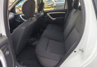 Подержанный автомобиль Nissan Terrano 2014 года (12 фото)