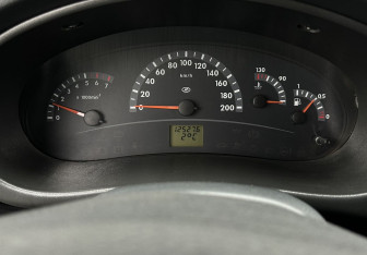 Подержанный автомобиль LADA (ВАЗ) Kalina Hatchback 2012 года (9 фото)