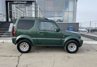 Подержанный автомобиль Suzuki Jimny 2008 года (4 фото)