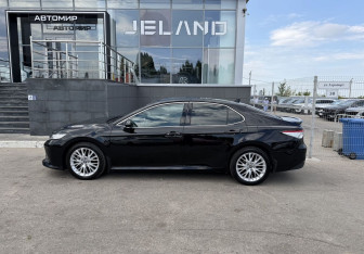 Подержанный автомобиль Toyota Camry Sedan 2019 года (8 фото)