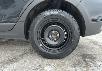 Подержанный автомобиль Kia Rio Hatchback 2021 года (14 фото)