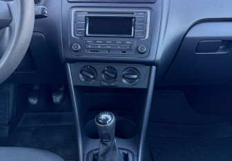 Подержанный автомобиль Volkswagen Polo Sedan 2013 года (11 фото)