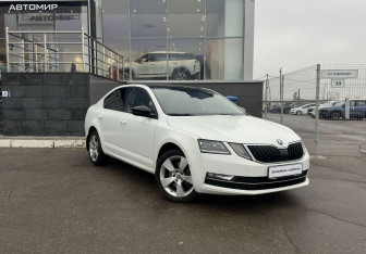 Подержанный автомобиль Skoda Octavia Liftback 2017 года (3 фото)