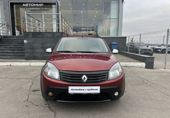Подержанный автомобиль Renault Sandero 2012 года (2 фото)