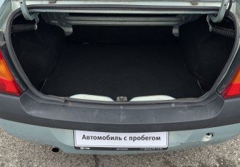 Подержанный автомобиль Renault Logan Sedan 2007 года (15 фото)