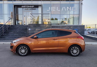 Подержанный автомобиль Hyundai i30 Hatchback 2015 года (8 фото)