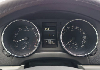 Подержанный автомобиль Skoda Yeti 2011 года (9 фото)