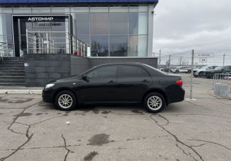 Подержанный автомобиль Toyota Corolla Sedan 2008 года (8 фото)
