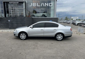 Подержанный автомобиль Volkswagen Passat Sedan 2008 года (8 фото)