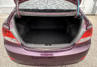 Подержанный автомобиль Hyundai Solaris Sedan 2011 года (13 фото)