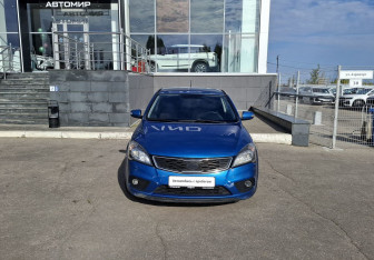 Подержанный автомобиль Kia Ceed Hatchback 2011 года (2 фото)