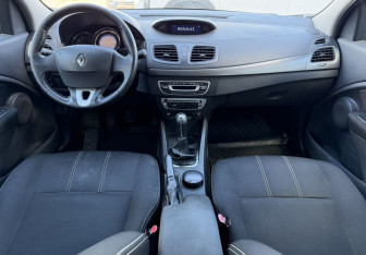 Подержанный автомобиль Renault Fluence 2013 года (10 фото)