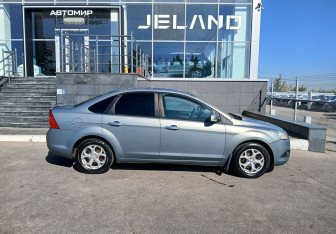 Подержанный автомобиль Ford Focus Sedan 2010 года (4 фото)