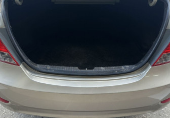 Подержанный автомобиль Hyundai Solaris Sedan 2011 года (15 фото)