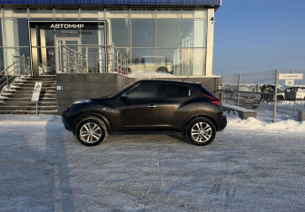 Подержанный автомобиль Nissan Juke 2012 года (8 фото)