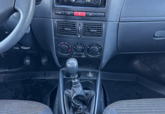 Подержанный автомобиль Fiat Albea 2010 года (11 фото)