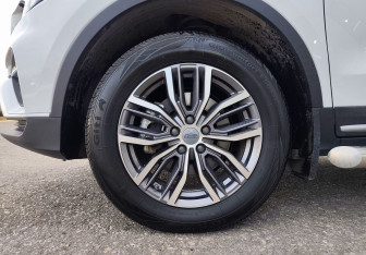 Подержанный автомобиль Geely Atlas Pro 2023 года (14 фото)