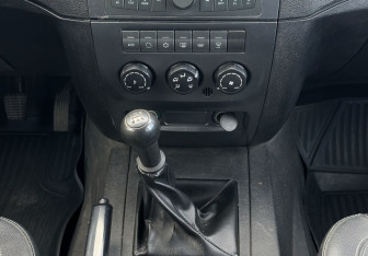 Подержанный автомобиль УАЗ Patriot 2014 года (11 фото)