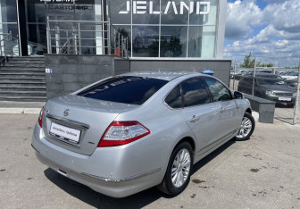Подержанный автомобиль Nissan Teana 2012 года (5 фото)