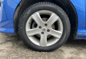 Подержанный автомобиль Peugeot 308 Hatchback 2010 года (14 фото)