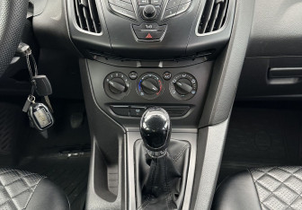 Подержанный автомобиль Ford Focus Hatchback 2012 года (11 фото)
