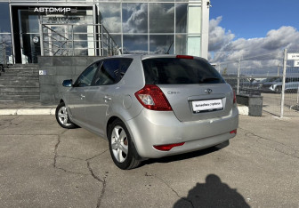 Подержанный автомобиль Kia Ceed Hatchback 2012 года (7 фото)