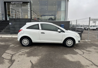 Подержанный автомобиль Opel Corsa 2008 года (4 фото)