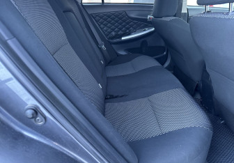 Подержанный автомобиль Toyota Corolla Sedan 2012 года (12 фото)