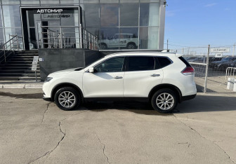 Подержанный автомобиль Nissan X-Trail 2017 года (8 фото)