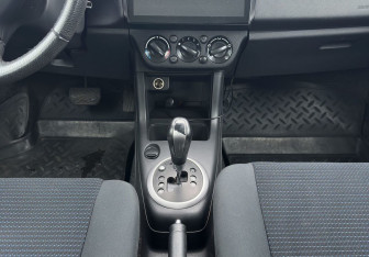 Подержанный автомобиль Suzuki Swift Hatchback 2008 года (11 фото)