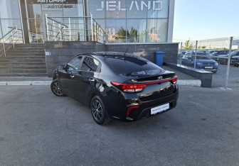Подержанный автомобиль Kia Rio Sedan 2018 года (7 фото)