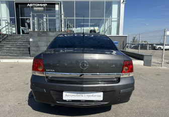 Подержанный автомобиль Opel Astra Sedan 2011 года (6 фото)