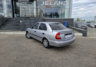Подержанный автомобиль Hyundai Accent Sedan 2007 года (7 фото)