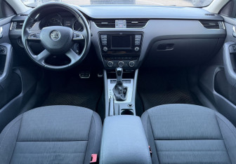 Подержанный автомобиль Skoda Octavia Liftback 2013 года (10 фото)