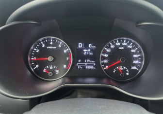 Подержанный автомобиль Kia Rio Hatchback 2019 года (9 фото)